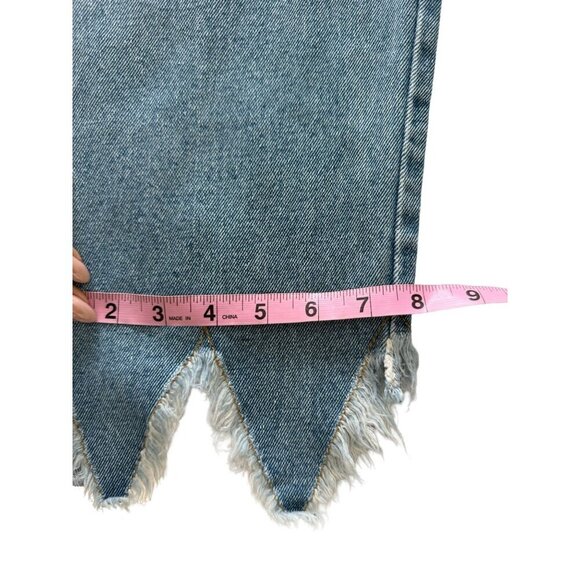 Evidnt Women's Essen Relaxed Raw Hem Jeans Size 28 Light Wash - Picture 7 of 10